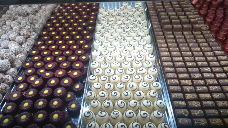 boutique-TARADEAU-min_chocolates_milk_chocolate_white_chocolate_truffles_candy_food_treat_cacao-1213769