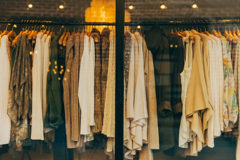boutique-TARADEAU-min_clothe_fashion_store_shop_window_store_front-21277