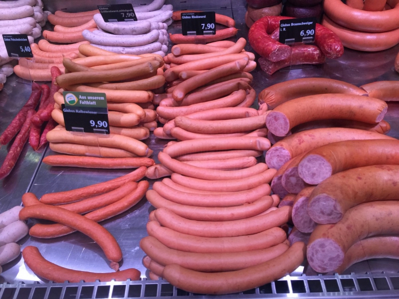 boutique-TARADEAU-min_sausages_meat_butchery-1069321